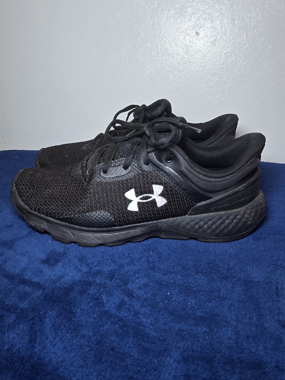 Size 9 - Under Armour Charged Escape Black - 3021966-003 Athletic Sneakers